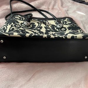 Travel bag from Brighton. Like new, only used 2 times. Branded leather strap.